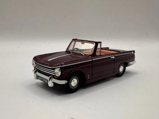 Vanguards 1/43 VA07405 Triumph Herald Convertible – Silver – Occasion