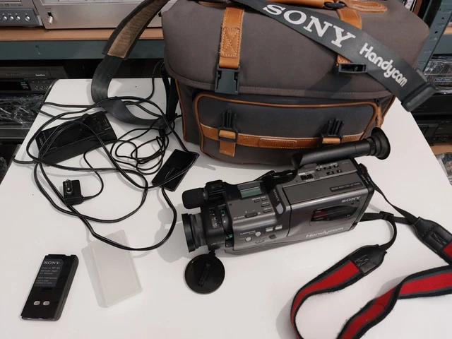 Sony Handycam CCD-F330F – Pour Pièces – Avec Sacoche Et Accessoires