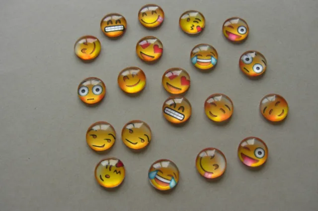 20 x MIXED EMOJI FACES ROUND DOME SEAL GLASS FLATBACK CABOCHONS 12mm