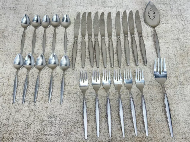 Lot 28 pieces Oneida Venetia Community Stainless Flatware Fork Spoon Knife Serve
