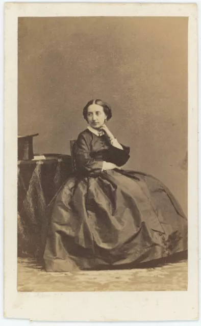 CDV circa 1860. Femme de la noblesse parisienne à identifier par Disdéri.