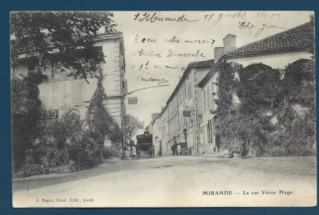 Mirande-La rue Victor Hugo