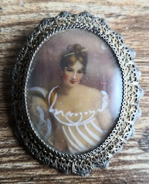 Broche émail portrait de jeune femme XIXème