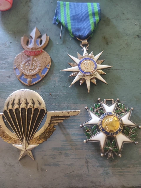 Lot De 3 Médailles Militaires Déguisement - Accessoire Halloween Et Costume - Taille Unique