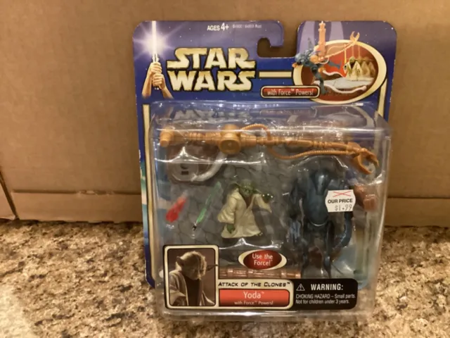 Star Wars 2002  Attack of the Clones Yoda with Force Powers !  MIP toy set