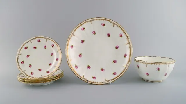 Mintons, England. Dish, bowl and four plates in hand-painted porcelain.