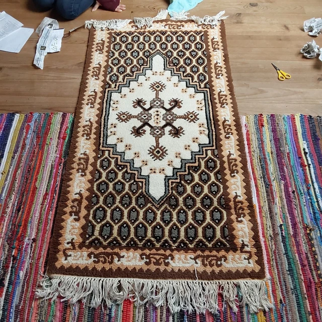tapis ancien d Afrique du Nord fait main datant du XX ème siècle. 