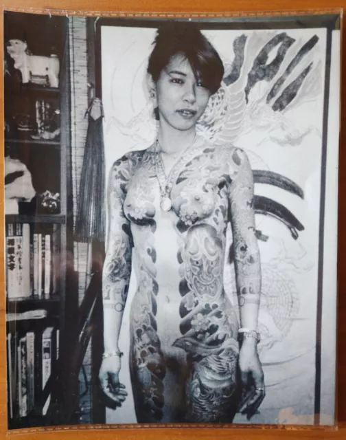 Foto tradicional japonesa de tatuaje de Bernard Kobel vintage tatuada mujer en negro 8X10