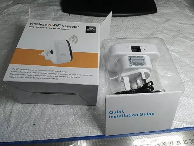 Wireless WiFi signal expander repeater range extender Internet network amp