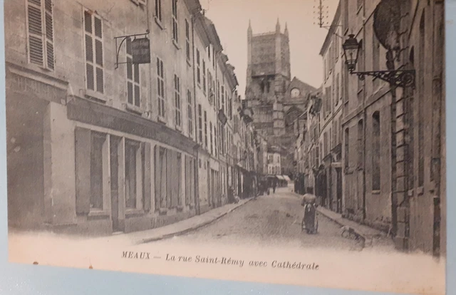 CPA(Seine et Marne)Meaux- La rue Saint-Rémy avec cathédrale