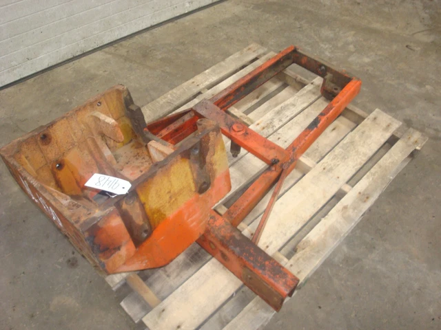 1969 Allis Chalmers 180 Diesel Tractor Wide Front End Center Bracket & Bolster