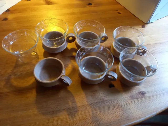 Teegläser Set  in Holz-Halterung mit Schliff, 6 Teegläser.