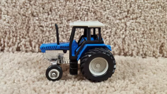 Maisto 1/64 Scale Ford Farm Toy Tractor Blue With Sliver Chrome