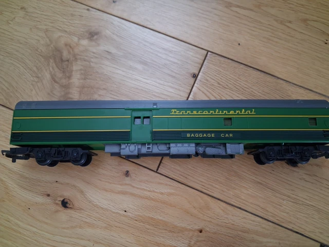 TRIANG RAILWAYS R.337 buffet car green new in box OO guage £21.50 ...