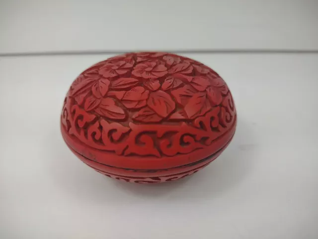 Vintage Asian Cinnabar Carved Lacquer Trinket jewelry Box Floral Red Round