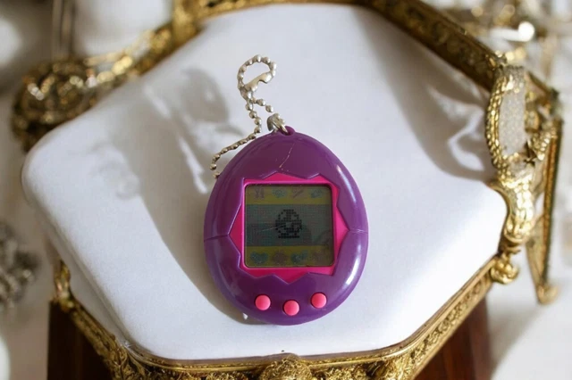 Tamagotchi Original P1/P2 Ice Cream Gen 1 Bandai English - Boutique