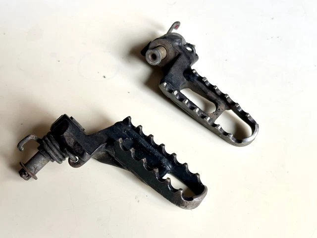 Honda CR500 CR250 Foot Pegs Rests Footpegs OEM