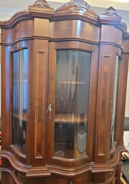 Italian wood display cabinet  Very Good Condition