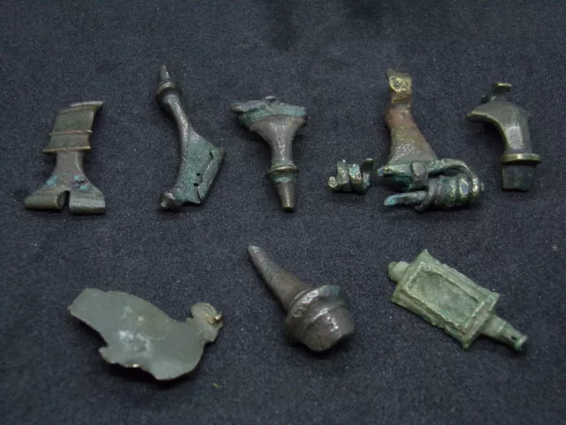 Lot fragments fibules bronze à identifier dater