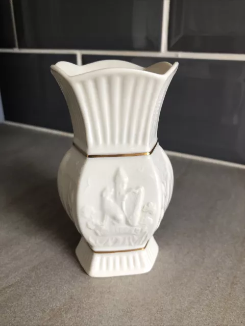 Belleek Ireland Exclusive Visitor's Centre Issue Vase 4.5 inches high. Perfect.