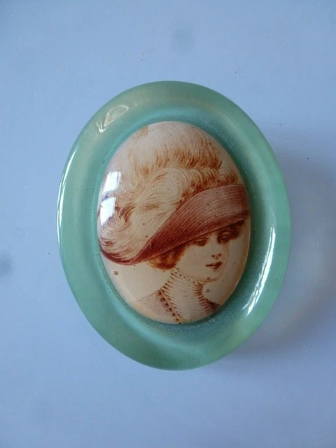 Broche Vintage Ovale En Péridot Vert Olive - Dorée, 3 Cm, état Neuf (sans Emballage) - Fabriqué En France