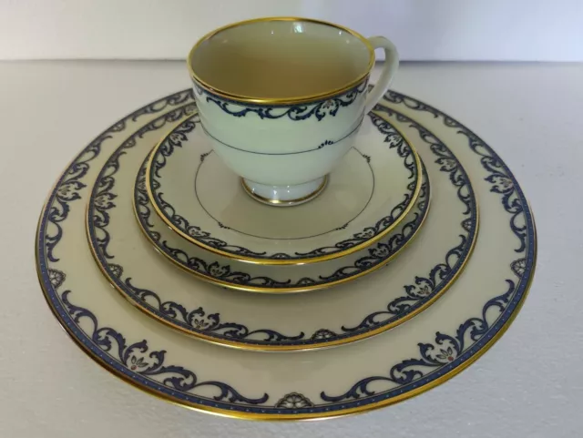 LENOX LIBERTY Fine China 5-piece place settings MINT ~ VERY ELEGANT! BLUE/CREAM LENOX LIBERTY Fine China 5-piece place settings MINT ~ VERY ELEGANT! BLUE/CREAM