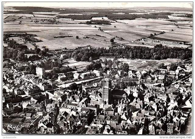 58 CLAMECY - vue aerienne - quartier du marche ---