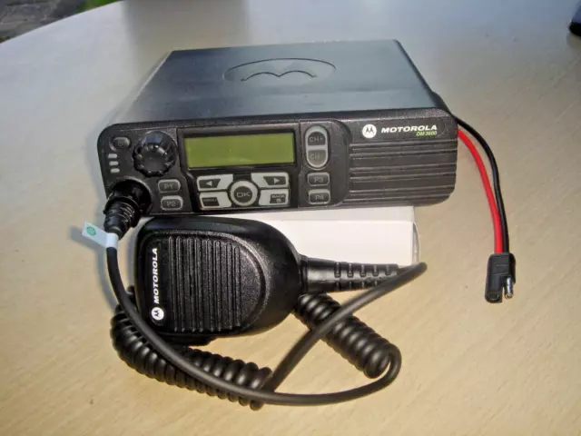 Motorola DM3600 UHF 403-470MHz 25-40Watt with microphone,  cradle & dc tail