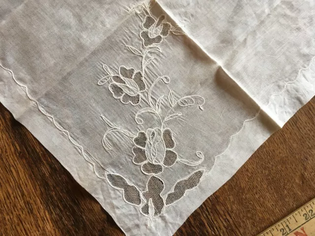 Vtg White Cotton Handkerchief Floral Cut-Away Needle Lace Insert