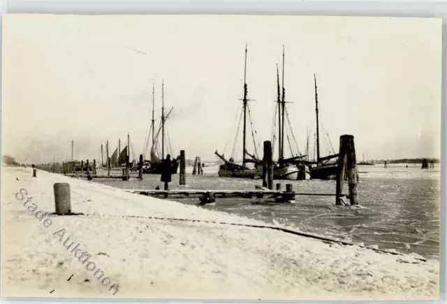 52253163 - 2401 Travemuende Winter Hafen Fischerboote Ort handschriftlich