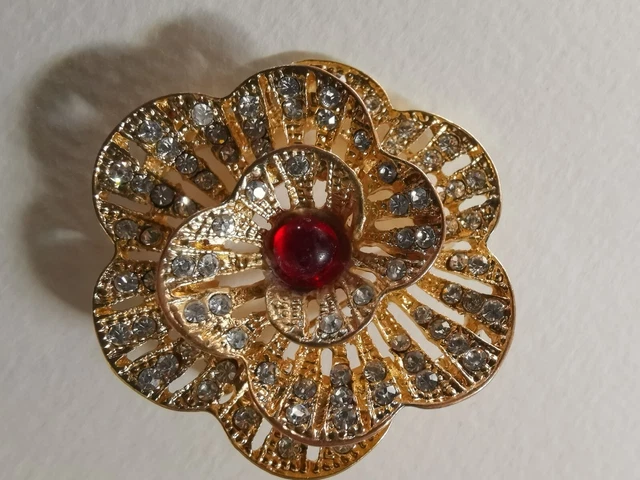 Broche Fleur Dorée à 5 Pétales Avec Strass - Marque Lbp, Occasion