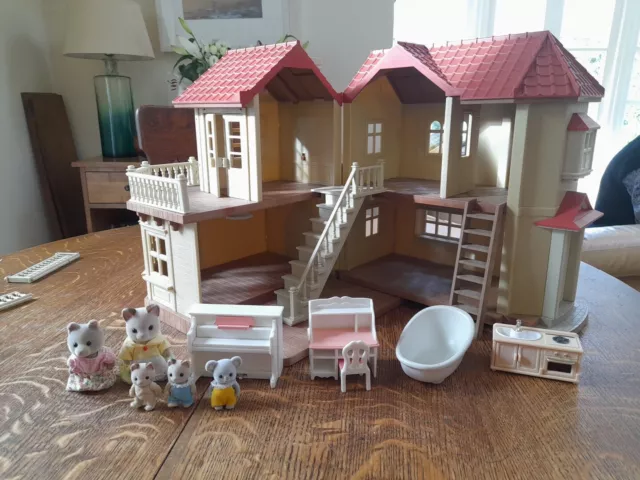 Sylvanian Families Beechwood Hall With Working Lights +Figures + Accessories