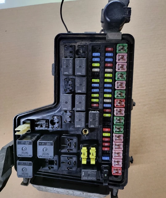 DODGE RAM 1500 TIPM Totally Integrated Power Module Fuse Box