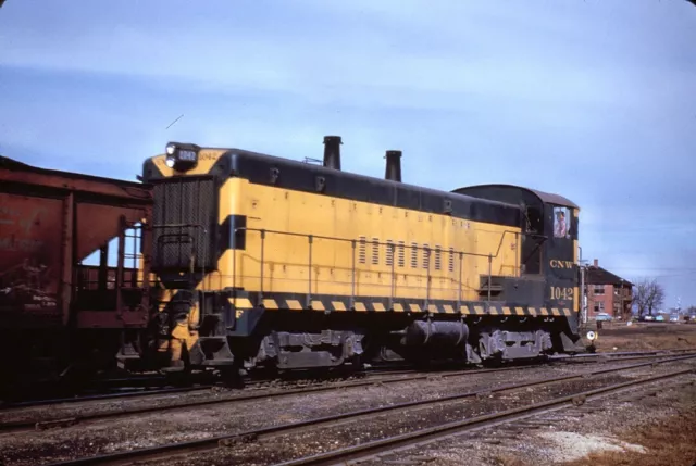 (1958) Chicago & North Western (CNW) - VO1000 - #1042 - Duplicate 35mm Slide