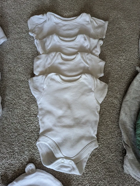 Newborn/ 0-1 / 0-3 / Gender Neutral / Unisex / Baby Clothes Bundle 3 7