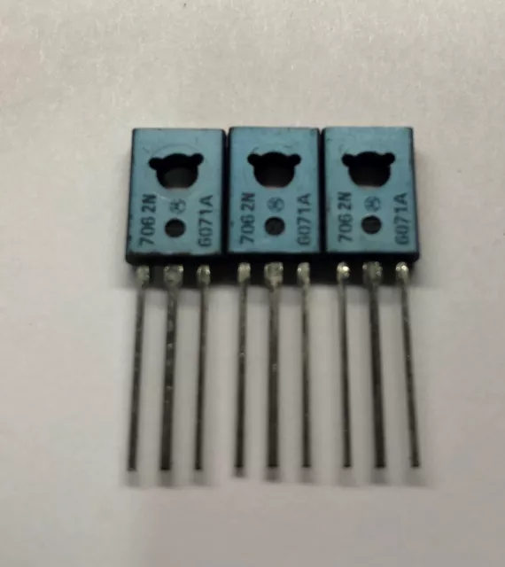 Genuine Motorola  2N6071A Sensitive Gate Triac 200 Volts 4 Amps THREE (3) pieces