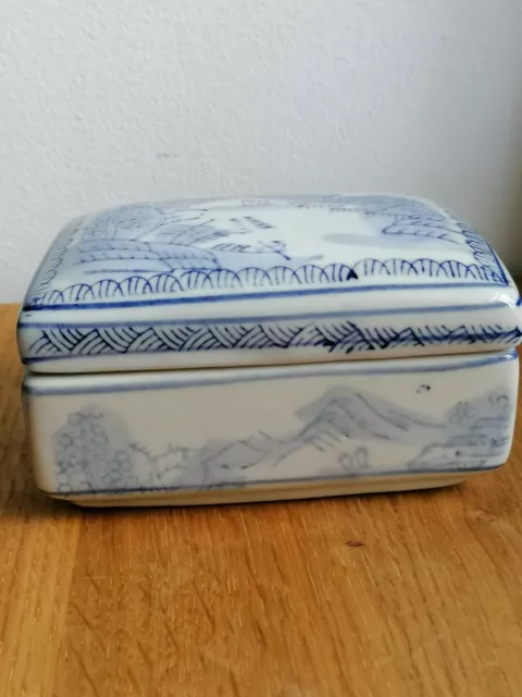 Vintage Lidded Ceramic Blue White Chinese Trinket Box  10.6cm x 7.34cm JX004