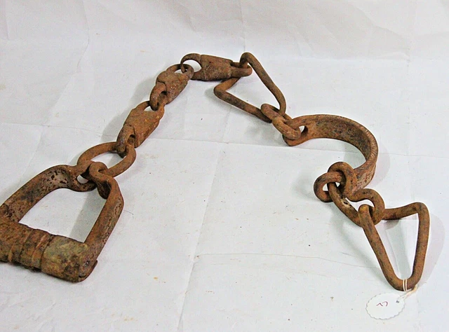 ANCIENNE CHAINE D'ATTACHE en fer forgé pour écurie ou étable EUR 20,00