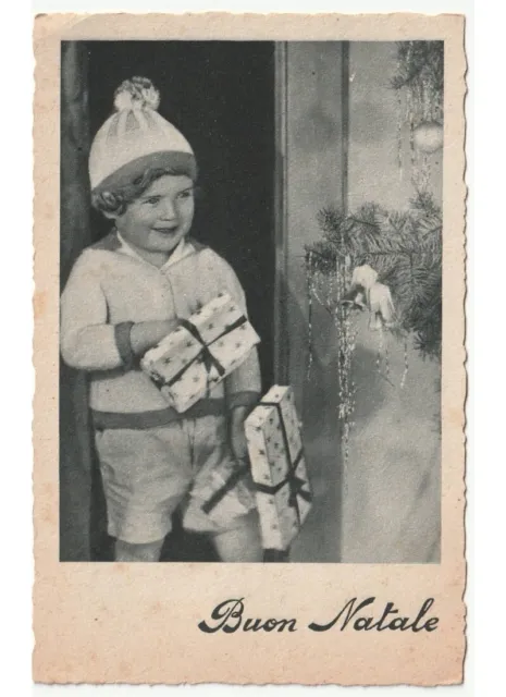 Non Viaggiata Buon Natale foto cartolina d'epoca bambino pacchi regali