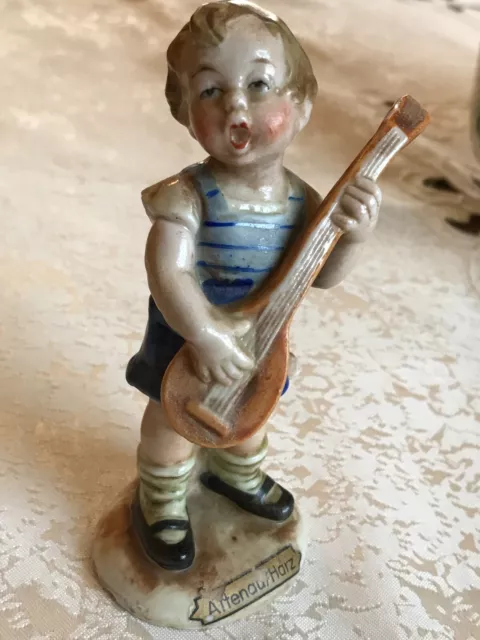 Porzellanfigur Junge mit Musikinstrument von Wagner&Apel Lippelsdorf Thüringen *