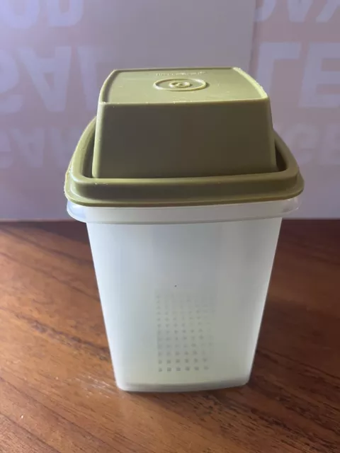 https://www.picclickimg.com/a2QAAOSwecxlVFX2/Tupperware-Pick-a-Deli-Beetroot-Pickle-Container-with.webp