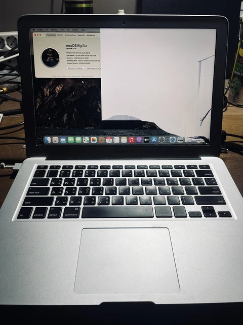 Apple MacBook Air 13.3" (Intel Core i5, 1.40GHz, 4GB RAM,256 GB SSD) Laptop -...