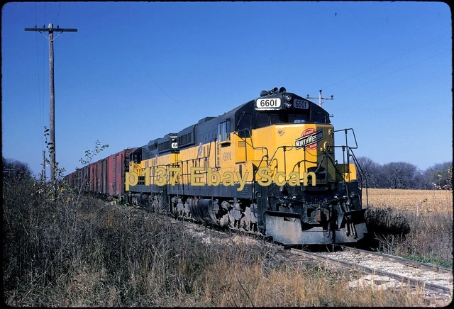 CNW Chicago & North Western 6601 + 1 Fresh Paint ORIGINAL 1971 Kodachrome Slide