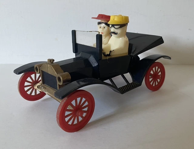 VINTAGE 1950'S PLASTIC Novelty Model T Jalopy Antique Car Salt & Pepper