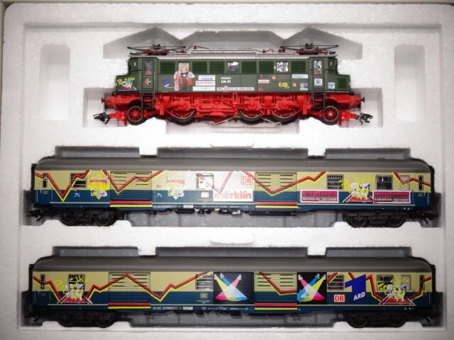 3175 MÄRKLIN HO Zugpackung ,Schnellzug mit Gleisoval