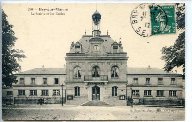 CP 94 - Val-de-Marne - Bry-sur-Marne - La Mairie et les Ecoles