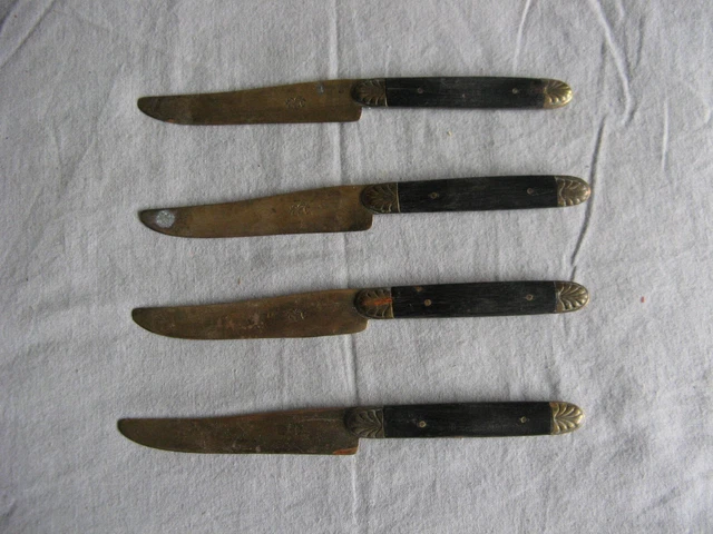 Couteaux de table en argent fourré monogrammes - poinçon Minerve - Emile Puiforcat | Lignes croisées