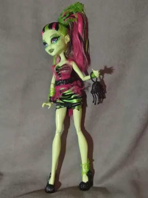 MONSTER HIGH - Muñeca VENUS McFLYTRAP  pack "ZOMBIE SHAKE"