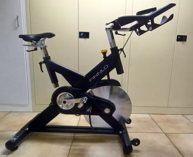 Finnlo Bike Fitnessbike mit 22 Zoll HD Touchscreen - Schwarz