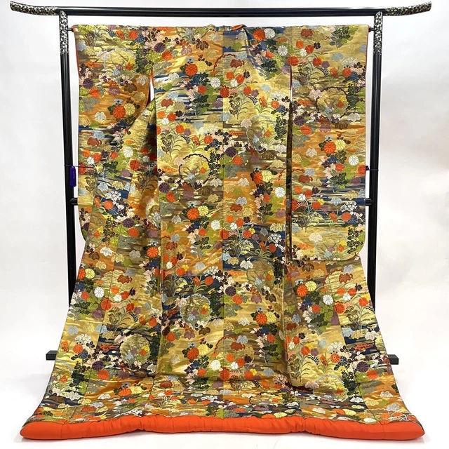 Japanese Kimono Uchikake Luxurious Wedding Embroidery Pure Silk Flower Gold K457